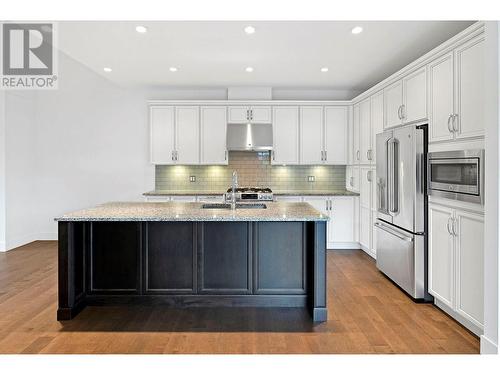 1960 Klo Road Unit# 58, Kelowna, BC - Indoor Photo Showing Kitchen With Stainless Steel Kitchen With Upgraded Kitchen