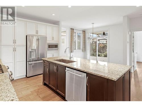 1960 Klo Road Unit# 58, Kelowna, BC - Indoor Photo Showing Kitchen With Stainless Steel Kitchen With Upgraded Kitchen