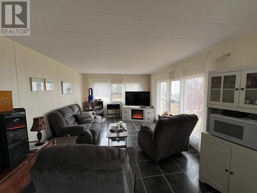 7511 Highland Drive, Fort Nelson, BC - Indoor Photo Showing Living Room