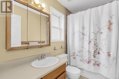 160 Portview Court, Kelowna, BC - Indoor Photo Showing Bathroom