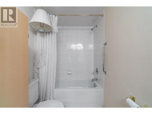 250 5 Street Se Unit# 307, Salmon Arm, BC - Indoor Photo Showing Bathroom