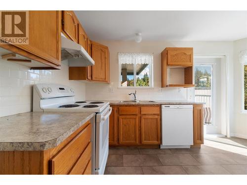 250 5 Street Se Unit# 307, Salmon Arm, BC - Indoor Photo Showing Kitchen With Double Sink