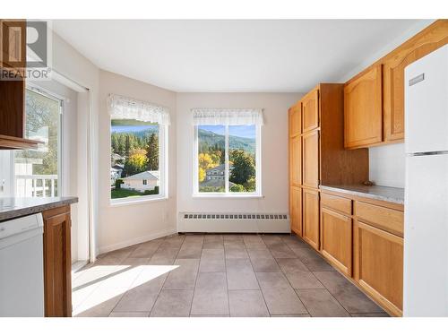 250 5 Street Se Unit# 307, Salmon Arm, BC - Indoor Photo Showing Kitchen