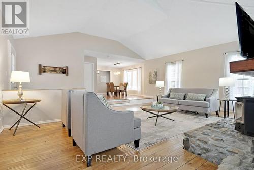 137 North Street, Alnwick/Haldimand (Grafton), ON - Indoor Photo Showing Living Room