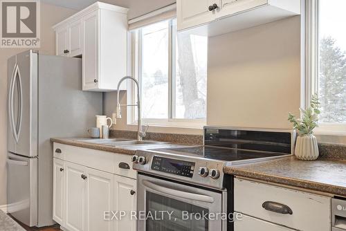 137 North Street, Alnwick/Haldimand (Grafton), ON - Indoor Photo Showing Kitchen