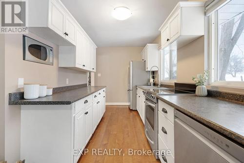 137 North Street, Alnwick/Haldimand (Grafton), ON - Indoor Photo Showing Kitchen