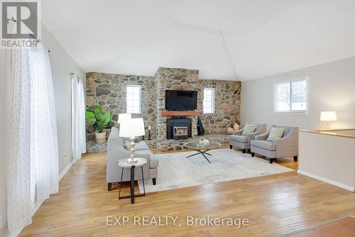 137 North Street, Alnwick/Haldimand (Grafton), ON - Indoor Photo Showing Living Room With Fireplace