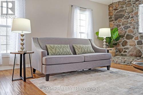 137 North Street, Alnwick/Haldimand (Grafton), ON - Indoor Photo Showing Living Room