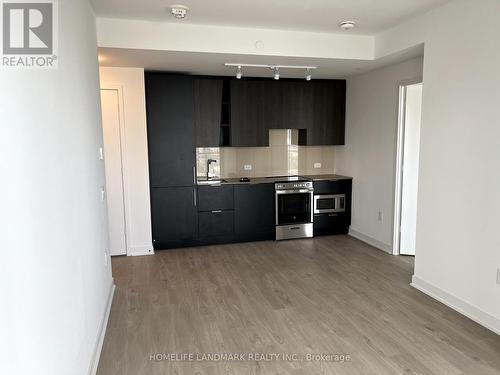 1501 - 3900 Confederation Parkway, Mississauga, ON - Indoor Photo Showing Kitchen