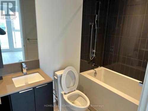 1501 - 3900 Confederation Parkway, Mississauga, ON - Indoor Photo Showing Bathroom