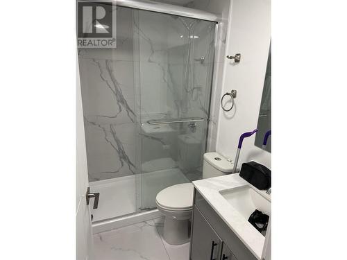 745 York Avenue, Kamloops, BC - Indoor Photo Showing Bathroom