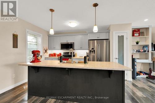 2 Kendell Lane, Ingersoll, ON - Indoor Photo Showing Kitchen With Stainless Steel Kitchen With Upgraded Kitchen