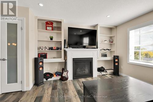 2 Kendell Lane, Ingersoll, ON - Indoor Photo Showing Living Room With Fireplace