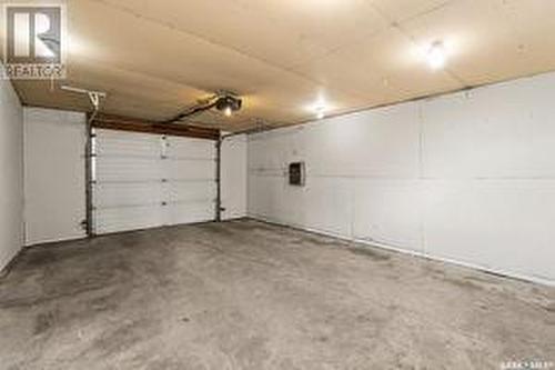 907A Argyle Avenue, Saskatoon, SK - Indoor Photo Showing Garage