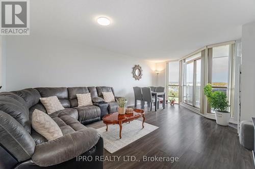 804 - 20 Mcfarlane Drive, Halton Hills, ON - Indoor Photo Showing Living Room