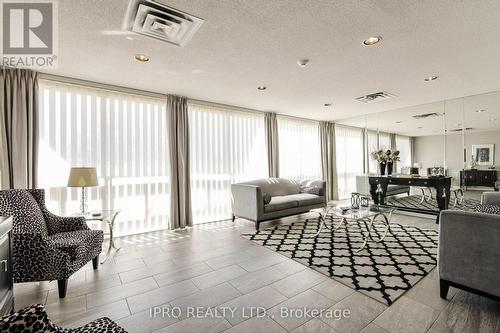 804 - 20 Mcfarlane Drive, Halton Hills, ON - Indoor Photo Showing Living Room