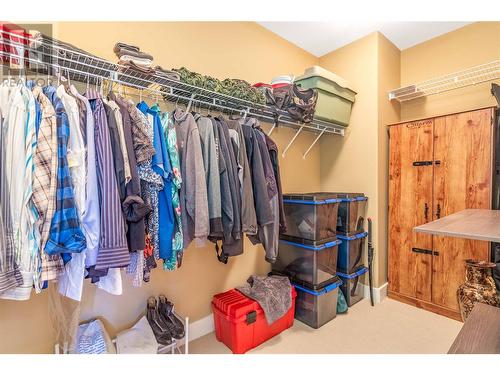 5016 Seon Crescent, Kelowna, BC - Indoor With Storage