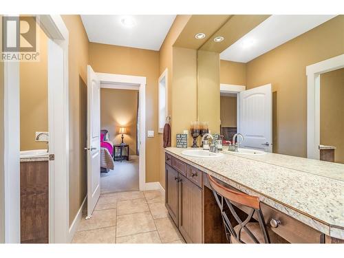 5016 Seon Crescent, Kelowna, BC - Indoor Photo Showing Bathroom