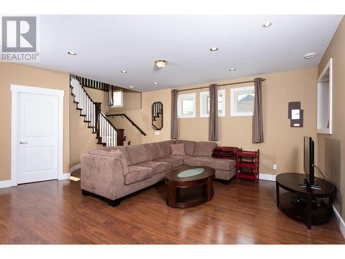 5016 Seon Crescent, Kelowna, BC - Indoor Photo Showing Living Room