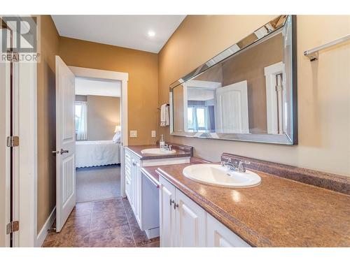 5016 Seon Crescent, Kelowna, BC - Indoor Photo Showing Bathroom