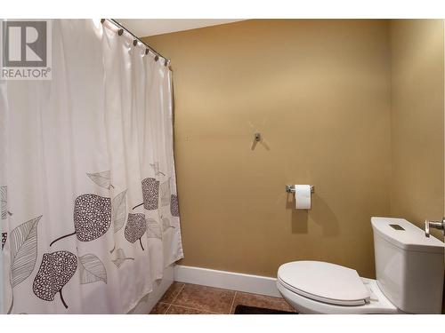 5016 Seon Crescent, Kelowna, BC - Indoor Photo Showing Bathroom