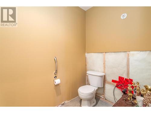 5016 Seon Crescent, Kelowna, BC - Indoor Photo Showing Bathroom