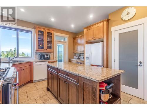 5016 Seon Crescent, Kelowna, BC - Indoor Photo Showing Kitchen With Double Sink