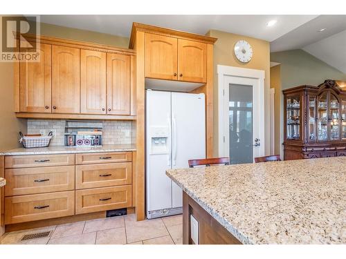 5016 Seon Crescent, Kelowna, BC - Indoor Photo Showing Kitchen