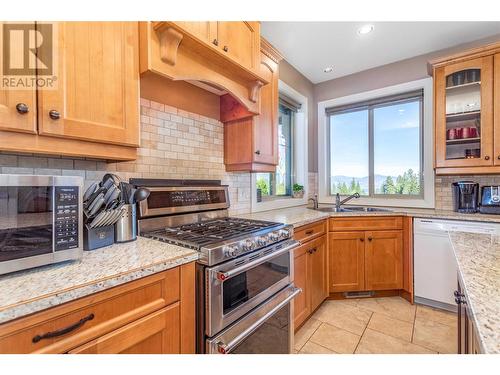 5016 Seon Crescent, Kelowna, BC - Indoor Photo Showing Kitchen With Double Sink