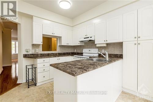 4 - 110 Briargate, Ottawa, ON - Indoor Photo Showing Kitchen