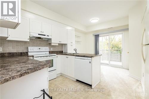 4 - 110 Briargate, Ottawa, ON - Indoor Photo Showing Kitchen