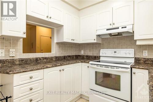 4 - 110 Briargate, Ottawa, ON - Indoor Photo Showing Kitchen