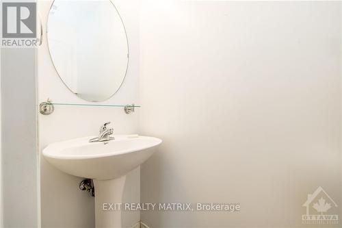 4 - 110 Briargate, Ottawa, ON - Indoor Photo Showing Bathroom