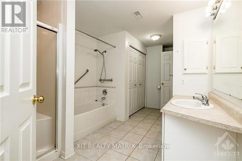 4 - 110 Briargate, Ottawa, ON - Indoor Photo Showing Bathroom