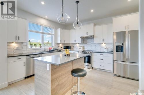 487 Mcfaull Crescent, Saskatoon, SK - Indoor Photo Showing Kitchen With Stainless Steel Kitchen With Upgraded Kitchen