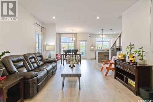 487 Mcfaull Crescent, Saskatoon, SK - Indoor Photo Showing Living Room