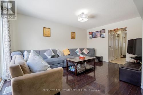 100 Mount Albion Road, Hamilton, ON - Indoor Photo Showing Living Room