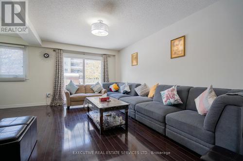 100 Mount Albion Road, Hamilton, ON - Indoor Photo Showing Living Room