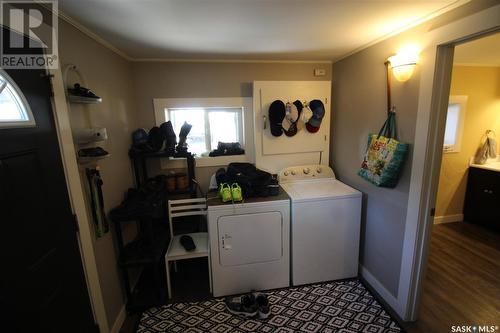 387 3Rd Avenue E, Shaunavon, SK - Indoor Photo Showing Laundry Room