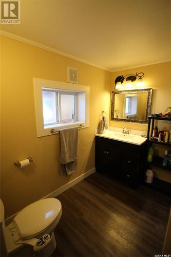 387 3Rd Avenue E, Shaunavon, SK - Indoor Photo Showing Bathroom