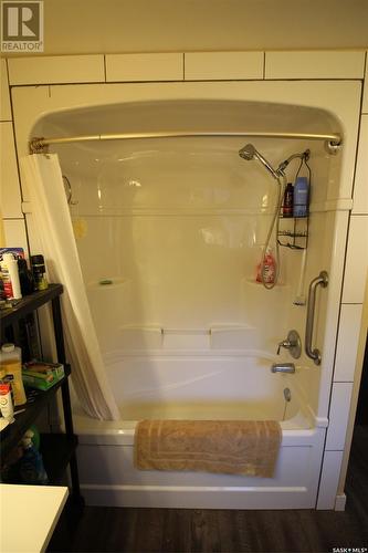 387 3Rd Avenue E, Shaunavon, SK - Indoor Photo Showing Bathroom