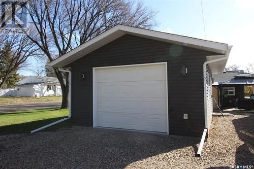 387 3Rd Avenue E, Shaunavon, SK - Outdoor With Exterior