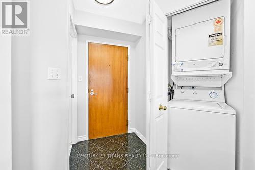 1605 - 7 Lorraine Drive, Toronto, ON - Indoor Photo Showing Laundry Room