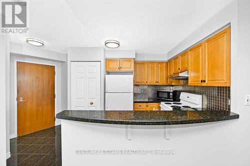 1605 - 7 Lorraine Drive, Toronto, ON - Indoor Photo Showing Kitchen