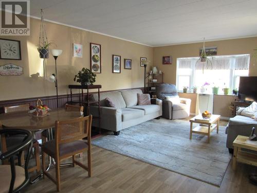 522A 201St Avenue, Castlegar, BC - Indoor Photo Showing Living Room