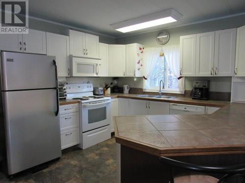 522A 201St Avenue, Castlegar, BC - Indoor Photo Showing Kitchen With Double Sink