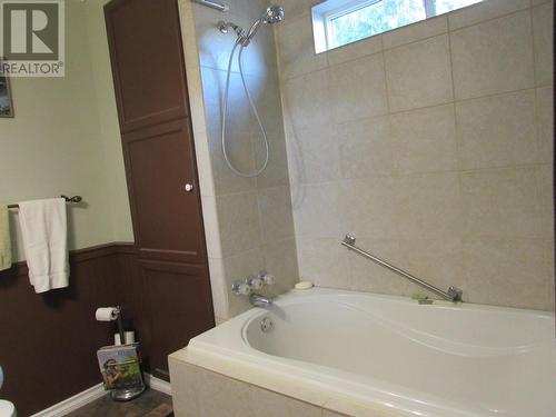 522A 201St Avenue, Castlegar, BC - Indoor Photo Showing Bathroom