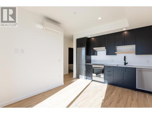 660 Cawston Avenue Unit# 302, Kelowna, BC - Indoor Photo Showing Kitchen With Stainless Steel Kitchen