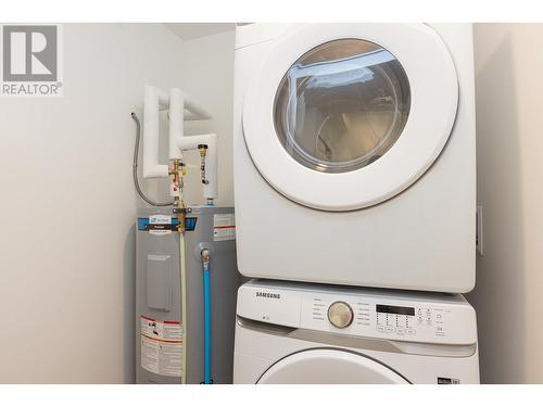 660 Cawston Avenue Unit# 302, Kelowna, BC - Indoor Photo Showing Laundry Room