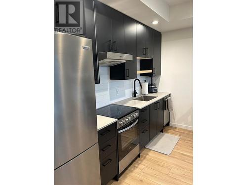 660 Cawston Avenue Unit# 302, Kelowna, BC - Indoor Photo Showing Kitchen With Stainless Steel Kitchen With Upgraded Kitchen